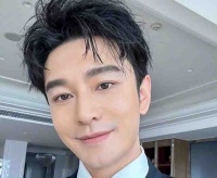 黄晓明晒照报平安，此前自曝患上急性荨麻疹，被送进医院输液治疗