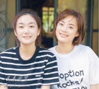 孙俪同父异母妹妹素颜照曝光，21岁青春洋溢颜值高