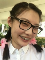 徐冬冬晒大量丑照自黑！箍牙套笑满脸雀斑，身材圆润双下巴突出