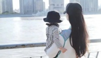 唐嫣暂不复出工作，全职接送2岁女儿上学，感慨：我每天都很忙