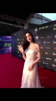 那天韩网都在讨论她的美貌，问她是谁