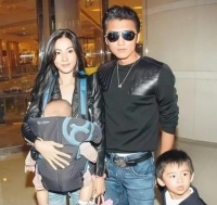 离婚10年，张柏芝罕见提及前夫谢霆锋，她的称呼被赞得体