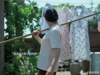 安杰上岛因为挑水引起轰动，让全岛都知道了她……