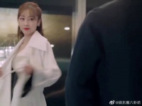 这身材比例太完美了，是个男人都忍不住多看两眼！