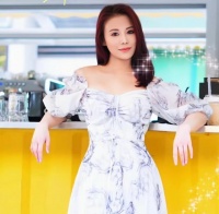香港知名女星风韵犹存！商演穿低胸裙遭咸猪手，悔婚后至今还单身
