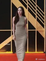 姐姐的仪态太好了，气质也不输其他人