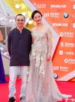 罗海琼现身红毯膀大腰圆，肉色长裙暴露缺陷，气质越发油腻！