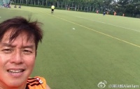 72岁谭咏麟：一周踢四次球 和李克勤打两次羽毛球