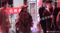 潘粤明带女友聚餐，相恋5年相差10岁，夫唱妇随的模样像极了夫妻