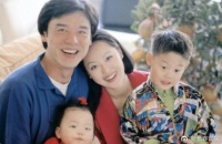钟镇涛27岁大女儿近照曝光，文静优雅打扮朴素，与继母关系胜亲妈
