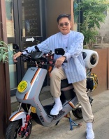 羡慕吗？72岁谭咏麟一周踢4场球，曾和范志毅私下吃“土豪”火锅