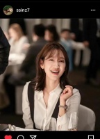 朴信惠晒照宣布复出，短发造型少女感十足，引起网友热议