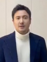 42岁沈腾近照瘦一大圈！五官立体颜值回春，嘴角一圈胡茬明显