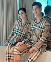 “王小蒙”毕畅与男模拍广告！贴肩抱姿势亲密，网传花1.3亿买房