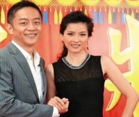 演员陈昭荣离婚，发文证实结束27年婚姻，与女子互动亲昵陪看妇产科