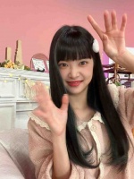 16岁女团成员裙子太短？韩国网友们指责：未成年人这样穿太过分！