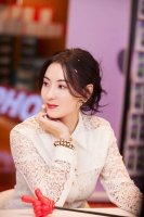 张柏芝2022年直播火热进行中，超长待机状态丝毫不减
