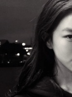 16岁李嫣近照曝光，气质高冷像极妈妈王菲，自信大方散发青春魅力