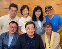 73岁刘松仁近况曝光，与米雪石修等戏骨聚会，精神奕奕身体硬朗