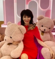 65岁郑裕玲近况曝光，拒与TVB续约，恢复自由身不会退休