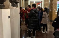 胡军儿子近照曝光，14岁康康身高一米八，五官帅气像爸爸