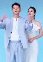 卢靖姗产女后复工，和韩庚合体营业，身材恢复如初手戴婚戒好幸福