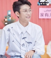 张一山开跑车撩妹？黄晓明投资翻车？韩东君换女友了？宋亚轩靠山被扒？胡冰卿有人撑腰？蒋梦婕打酱油？