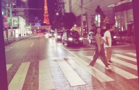 李嘉欣现身日本街头身形暴瘦，脸上没肉快巴掌大，与老公十指紧扣