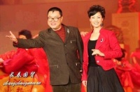 53岁歌手尹相杰近照曝光，久未露面身材发福笑容灿烂