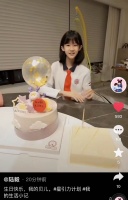 陆毅女儿美到认不出！14岁生日成轻熟少女，秀大眼长腿身高赶上妈