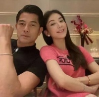 方媛发文为老公庆生 郭富城穿西装许愿依旧帅气