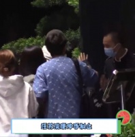 助理与酒店员工发声争执 汪苏泷伸手阻止两人