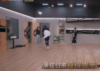 戚薇李承铉二胎是儿子，杜德伟练习室送祝福，张智霖五公现场说漏