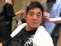香港知名歌手宣布复出！明年出山开演唱会，娶富婆妻子老来得女