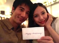 李靓蕾近况曝光，离婚后现身婚宴，脸上青春洋溢笑容满面