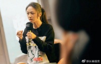 43岁汤唯素颜出席活动，一细节透露婚变真相