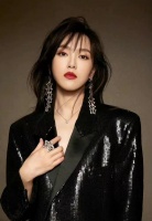 结婚四周年之际，罗晋张慧雯片场互相压腿引热议，唐嫣忙于拍广告