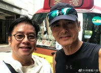 67岁周润发近况欠佳，皱纹明显脸部松垮，身体状态不如72岁谭咏麟