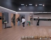 戚薇太敢说！直言二胎是意外，因丈夫把持不住，告诫女生无安全期