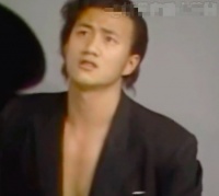 胡军少年时期真特别，既奶又痞，着装造型前卫时髦，还撞脸谢霆锋！