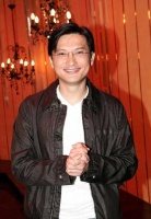 TVB前当家小生近况曝光！精神状态差，15岁自闭症儿子罕见现身