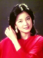 湖南郴州一女子因酷似邓丽君走红网络，在岛上已居住25年