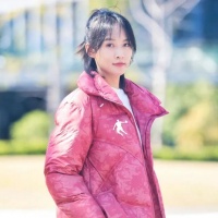 篮坛江疏影晒照，已穿红色羽绒服，又美又飒，爱体育的女神真美