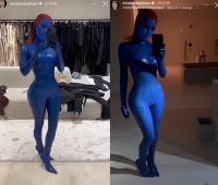 卡戴珊豪宅内扮魔形女！全身涂满蓝色颜料，穿紧身衣勒出葫芦身形