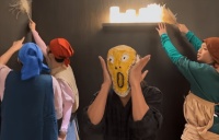 周杰伦晒娇妻性感照秀恩爱！穿抹胸衣露事业线，外套下拉身材纤细