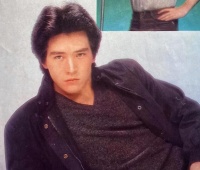 费翔晒近照状态极佳，留胡子气质成熟，现独居国外别墅