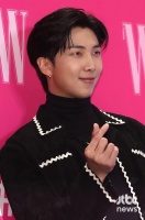 防弹少年团金南俊将25日发专辑 进行最后准备工作