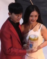 张杰谢娜合体，三女儿现场惊喜现身，幸福的一家五口