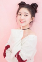 赵露思穿紧身衣小露蛮腰跳舞，却被网友评为娱乐圈普女！