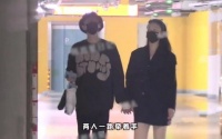 36岁许嵩新恋情疑曝光！与高挑美女牵手逛街，结束后同回住所
